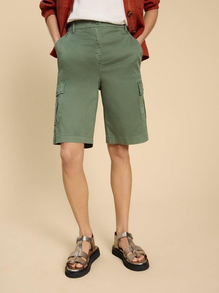Everleigh Cargo Shorts in MID GREEN - MODEL DETAIL