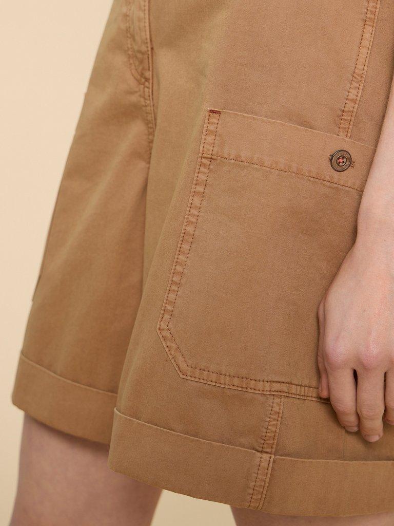 Carlie Cargo Shorts in DK NAT - MODEL DETAIL