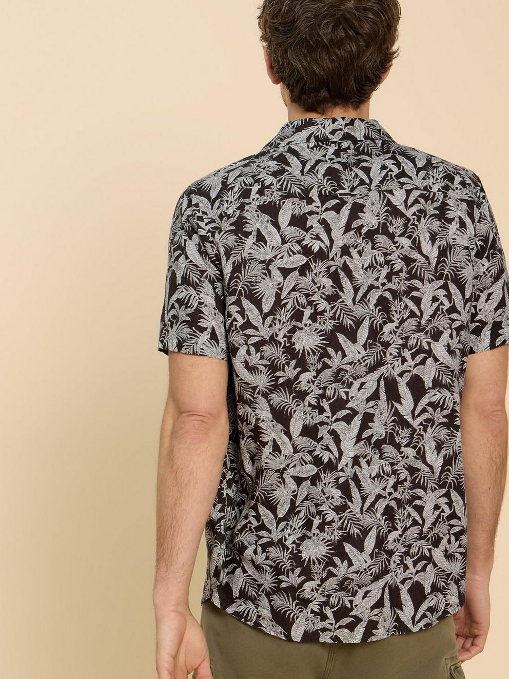 Monkey Printed Shirt in BLK PR - MODEL BACK