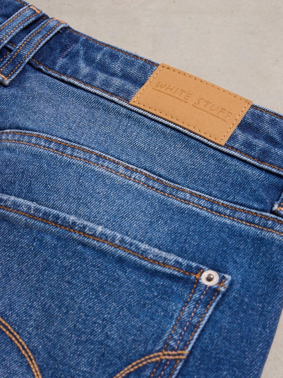 Freya Weekend Jean in MID DENIM - FLAT DETAIL