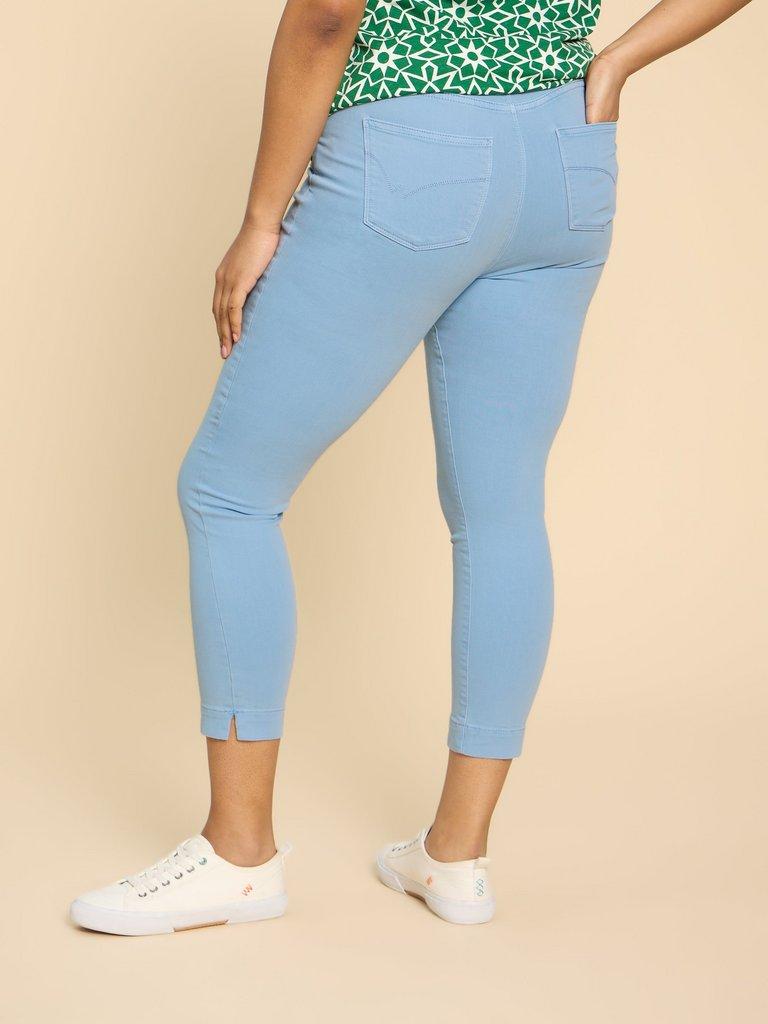 Janey Cotton Cropped Jegging in MID BLUE - MODEL BACK