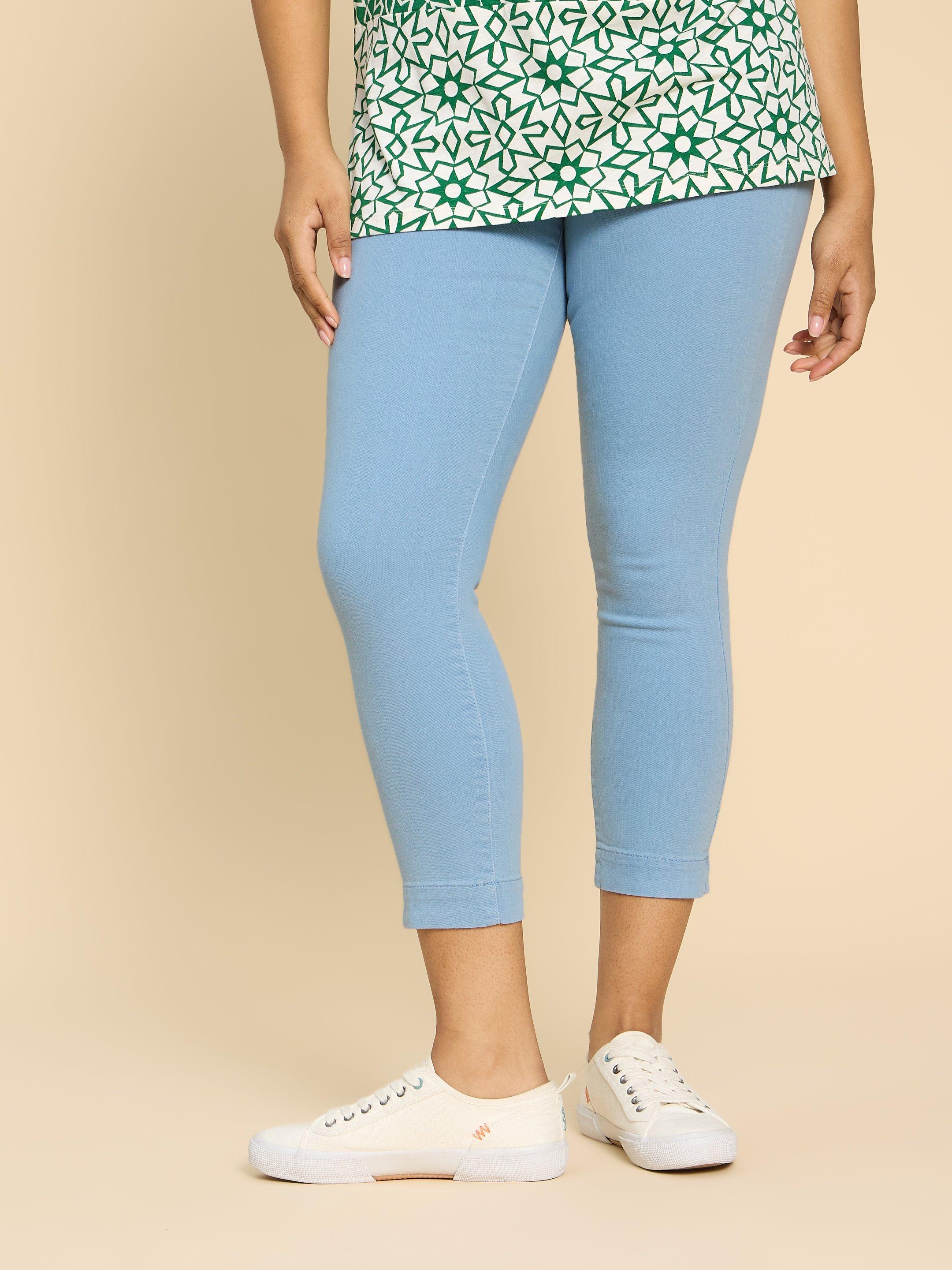 Janey Cotton Cropped Jegging in MID BLUE - MODEL DETAIL