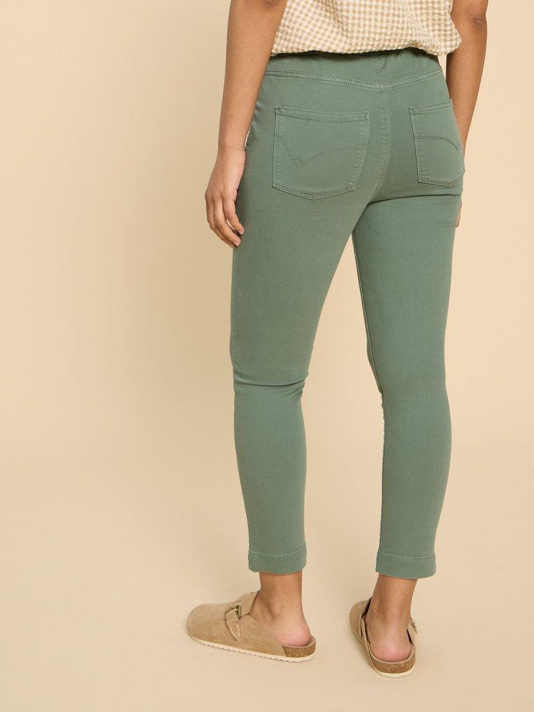 Janey Cotton Cropped Jegging in MID GREEN - MODEL BACK