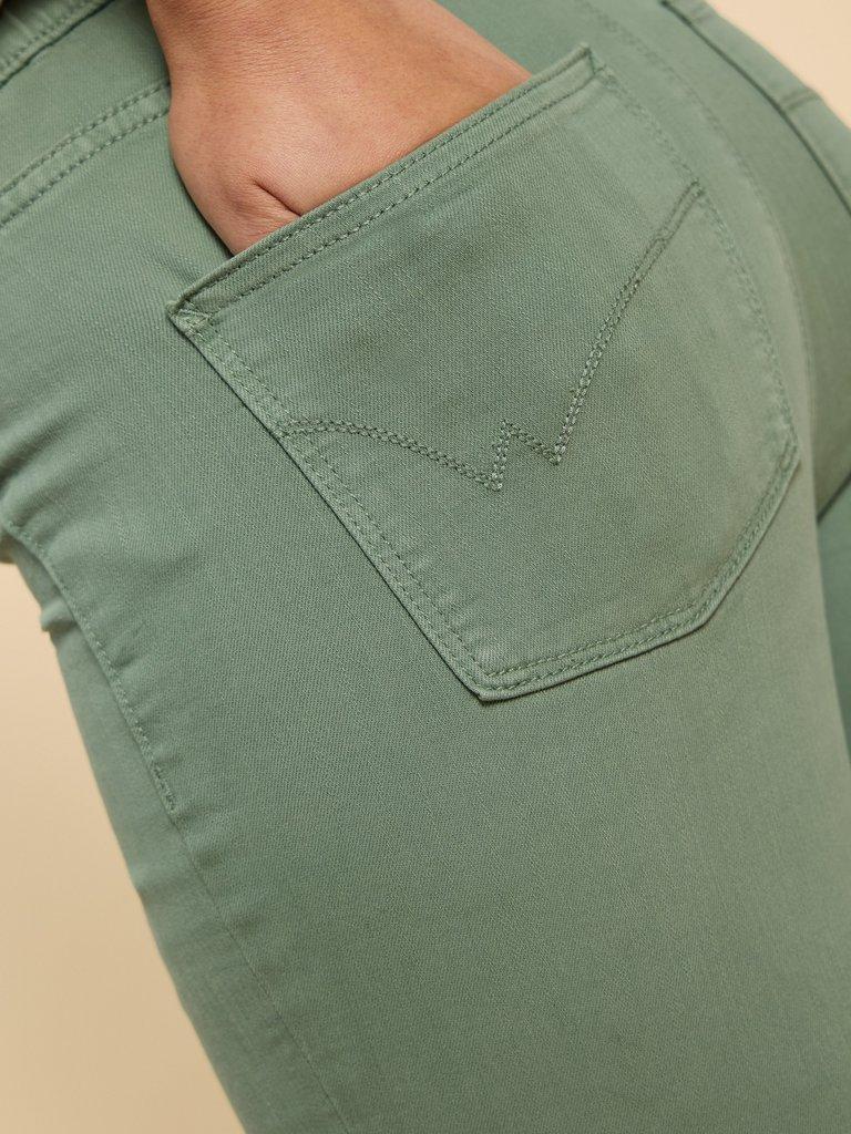 Janey Cotton Cropped Jegging in MID GREEN - MODEL FRONT