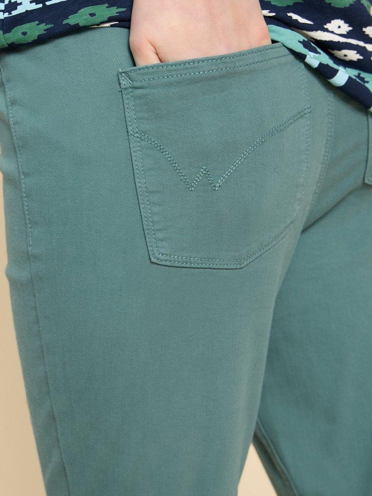 Janey Cotton Cropped Jegging in MID TEAL - MODEL DETAIL