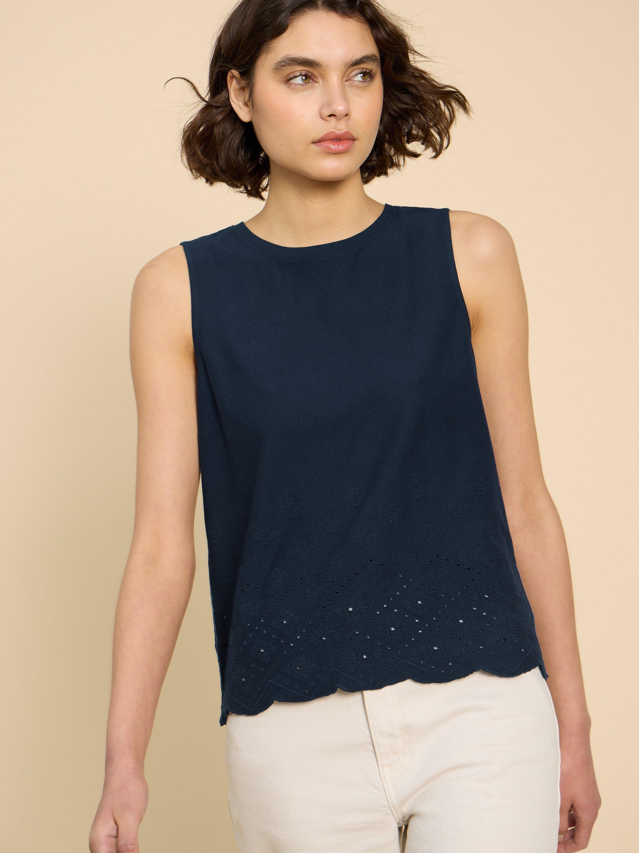 SILVIA CUT OUT VEST in FR NAVY - MODEL DETAIL