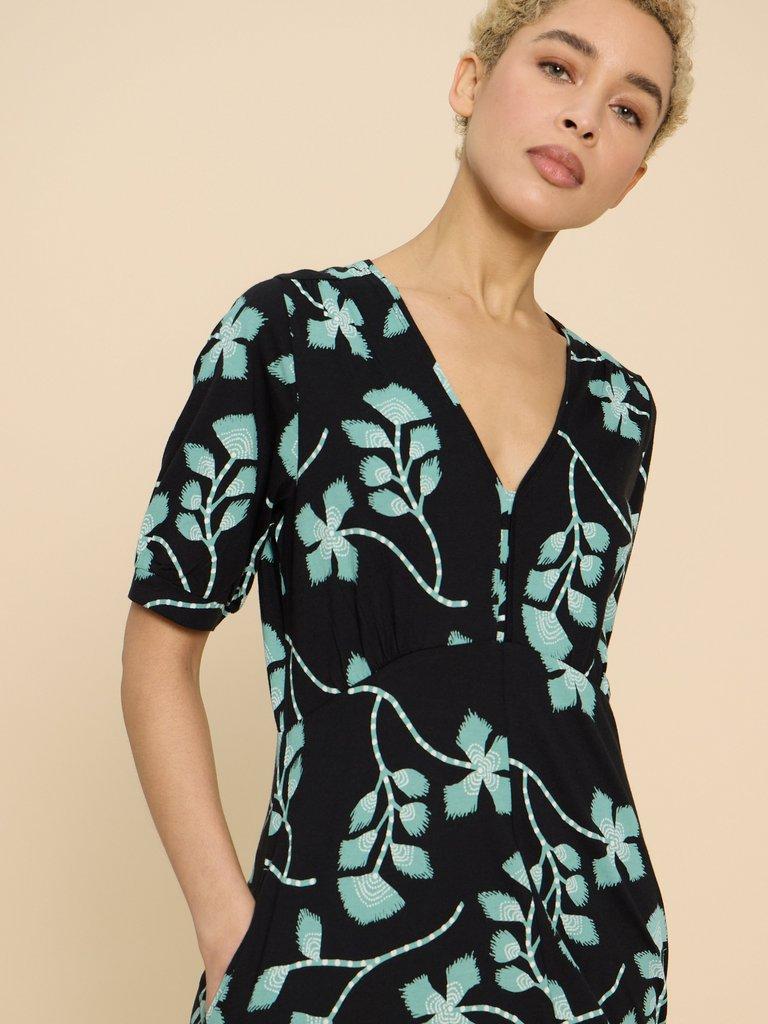 Megan Printed Jersey Midi Dress in BLK MLT - MODEL DETAIL