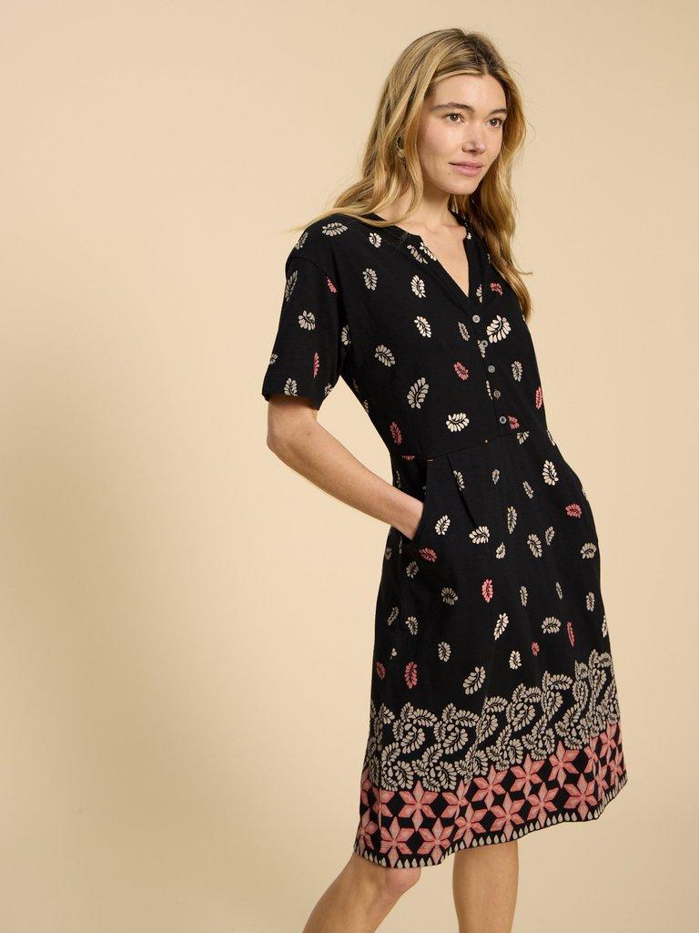 Tammy Cotton Printed Jersey Dress in BLK PR - MODEL FRONT