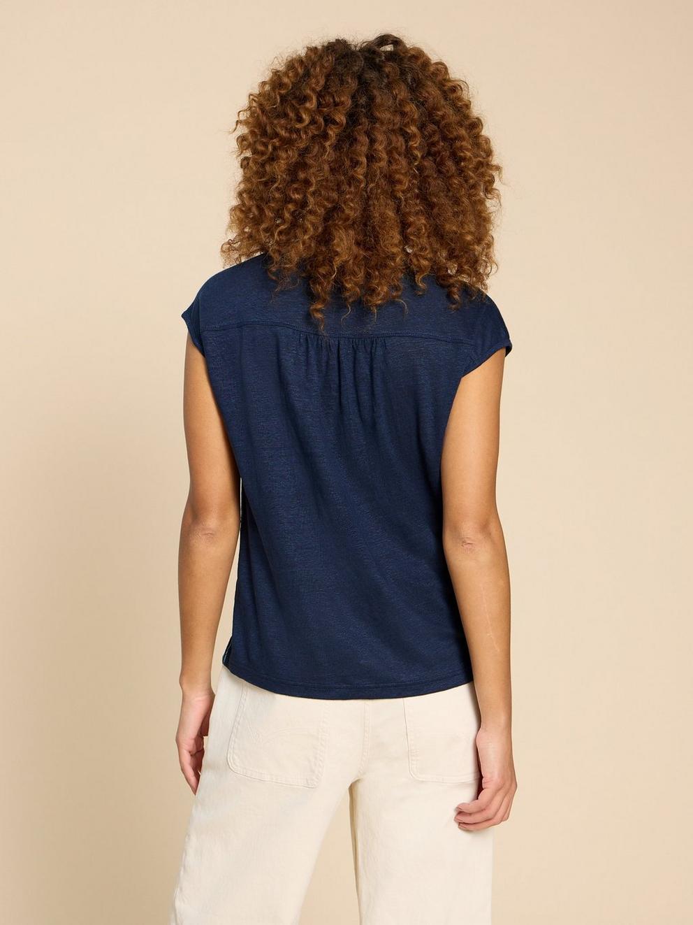 NINA LINEN TANK in FR NAVY - MODEL BACK