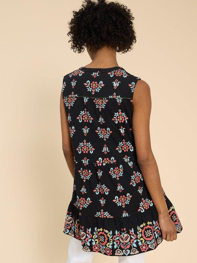 MACIE SLEEVELESS TUNIC in BLK PR - MODEL BACK