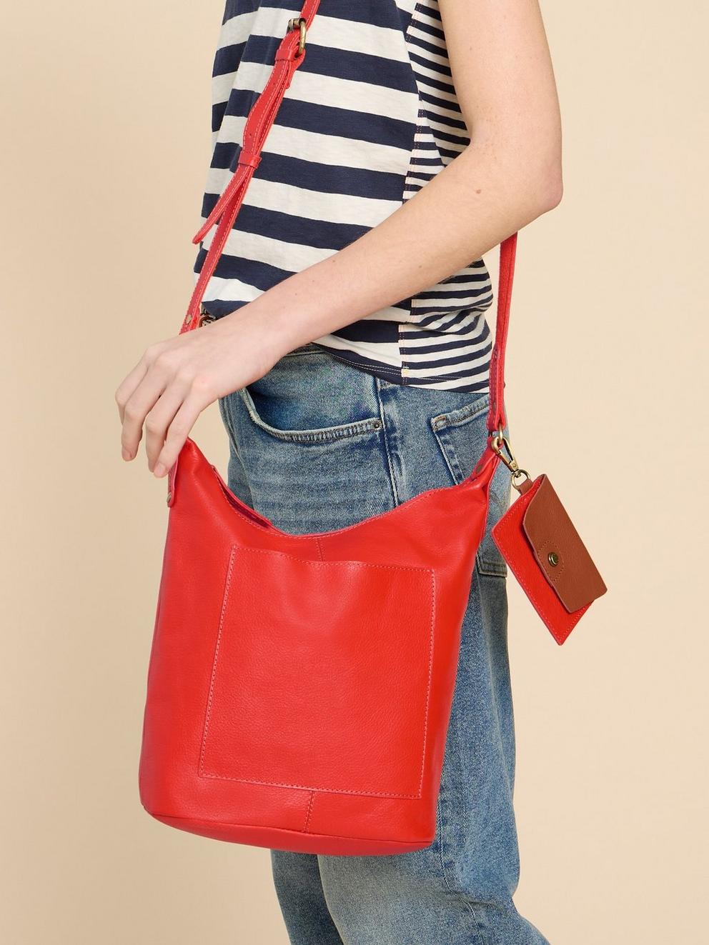 Fern Crossbody in MID ORANGE - LIFESTYLE