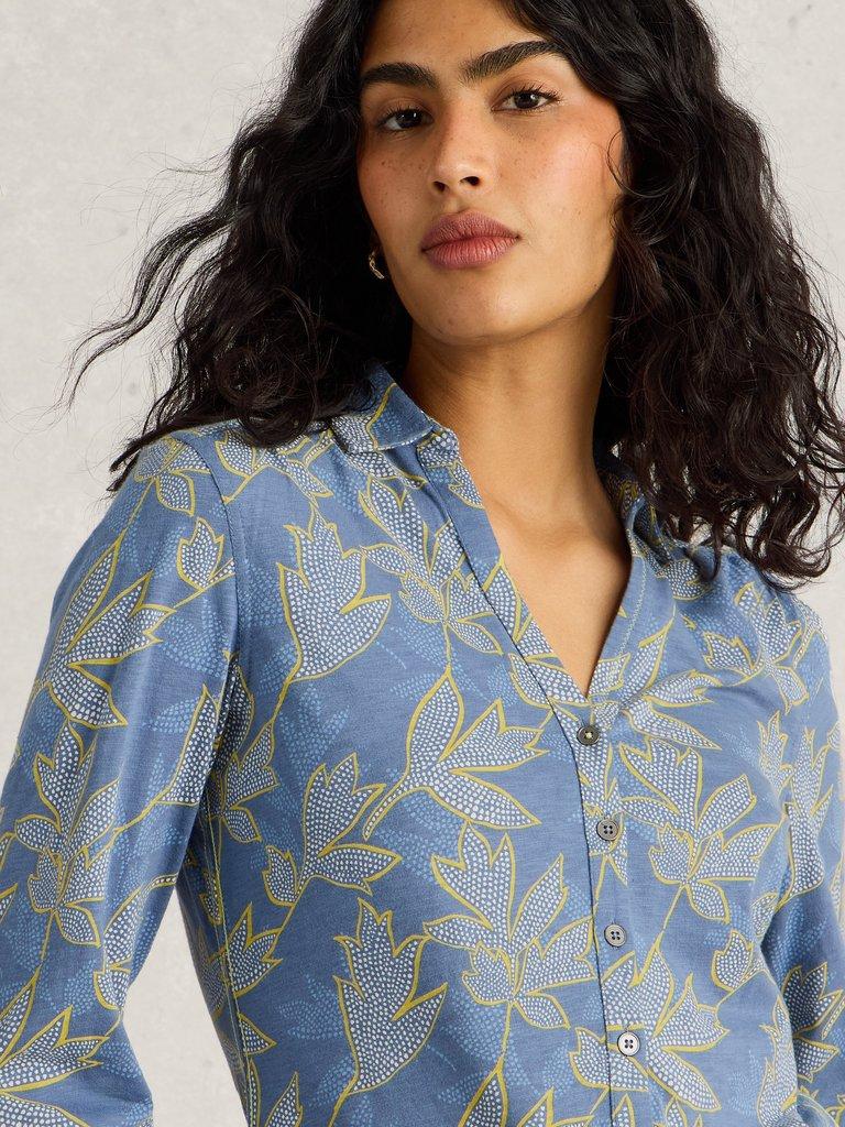 ANNIE PRINTED COTTON SHIRT in BLUE MLT - MODEL DETAIL