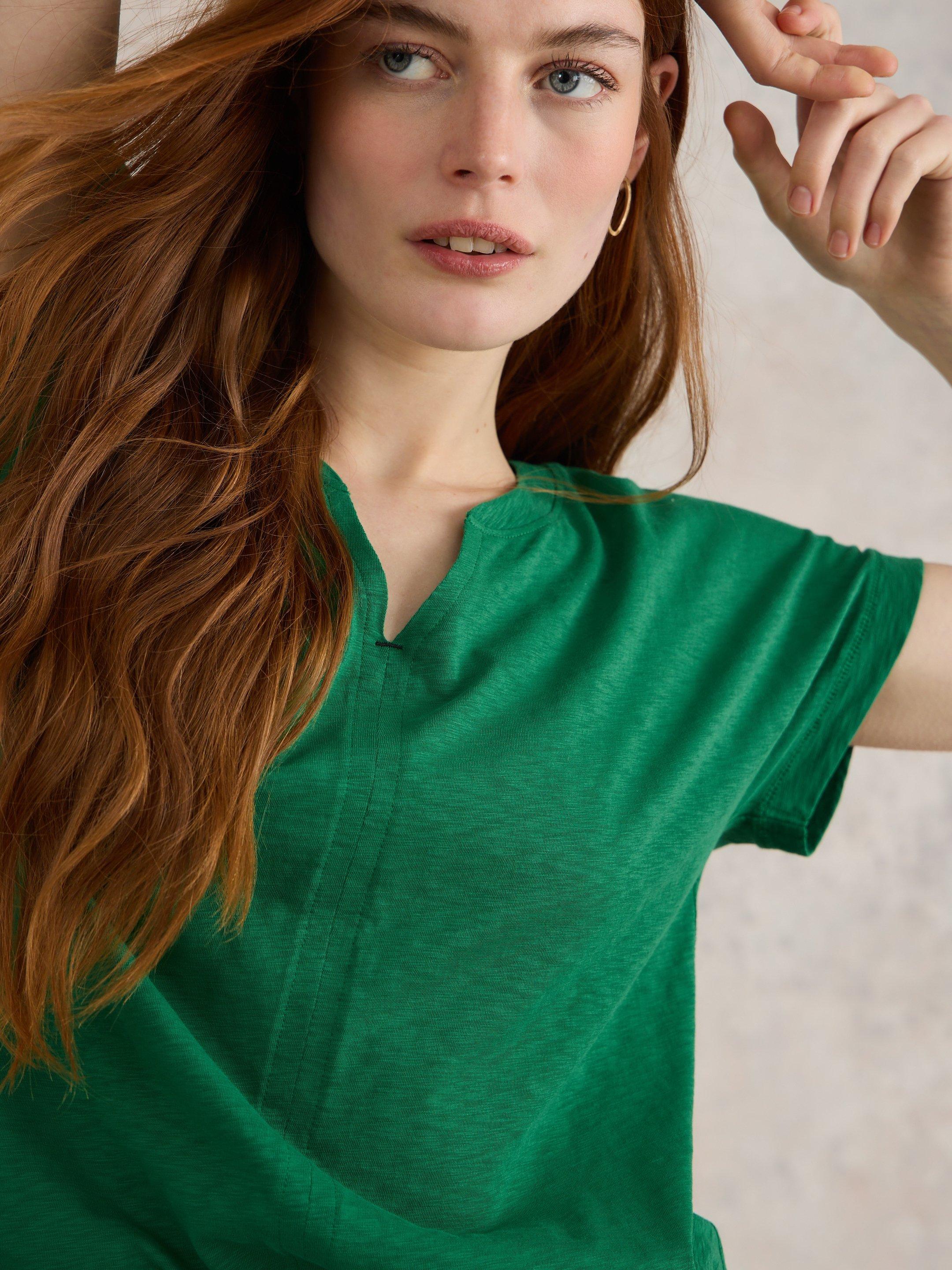 NELLY COTTON NOTCH NECK TEE in MID GREEN - MODEL DETAIL