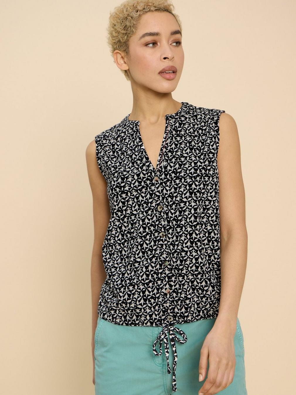 TULIP PRINTED SLEEVELESS SHIRT in BLK PR - MODEL FRONT