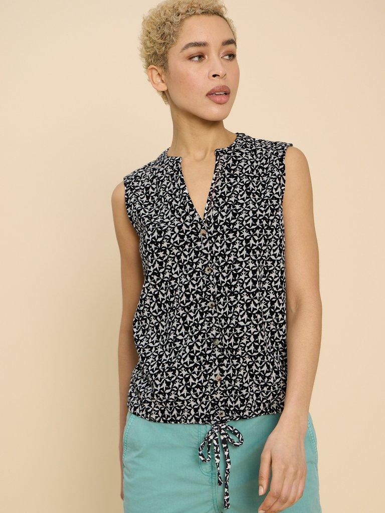 TULIP PRINTED SLEEVELESS SHIRT in BLK PR - MODEL FRONT