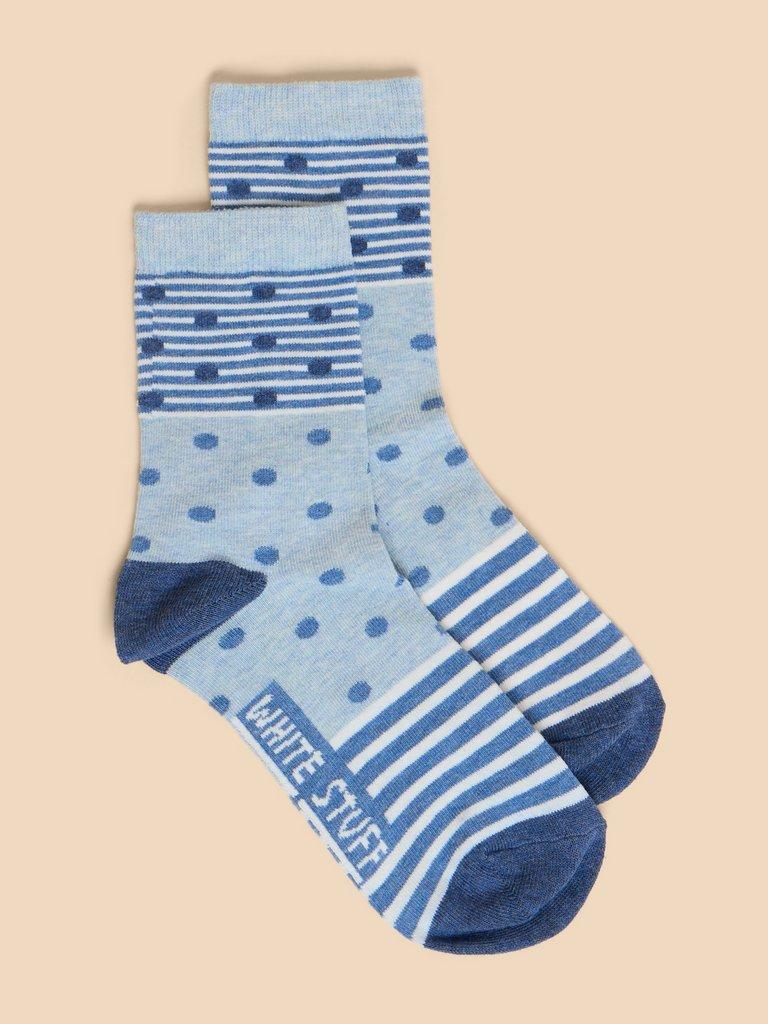 Spot Striped Socks in LGT BLUE - MODEL FRONT