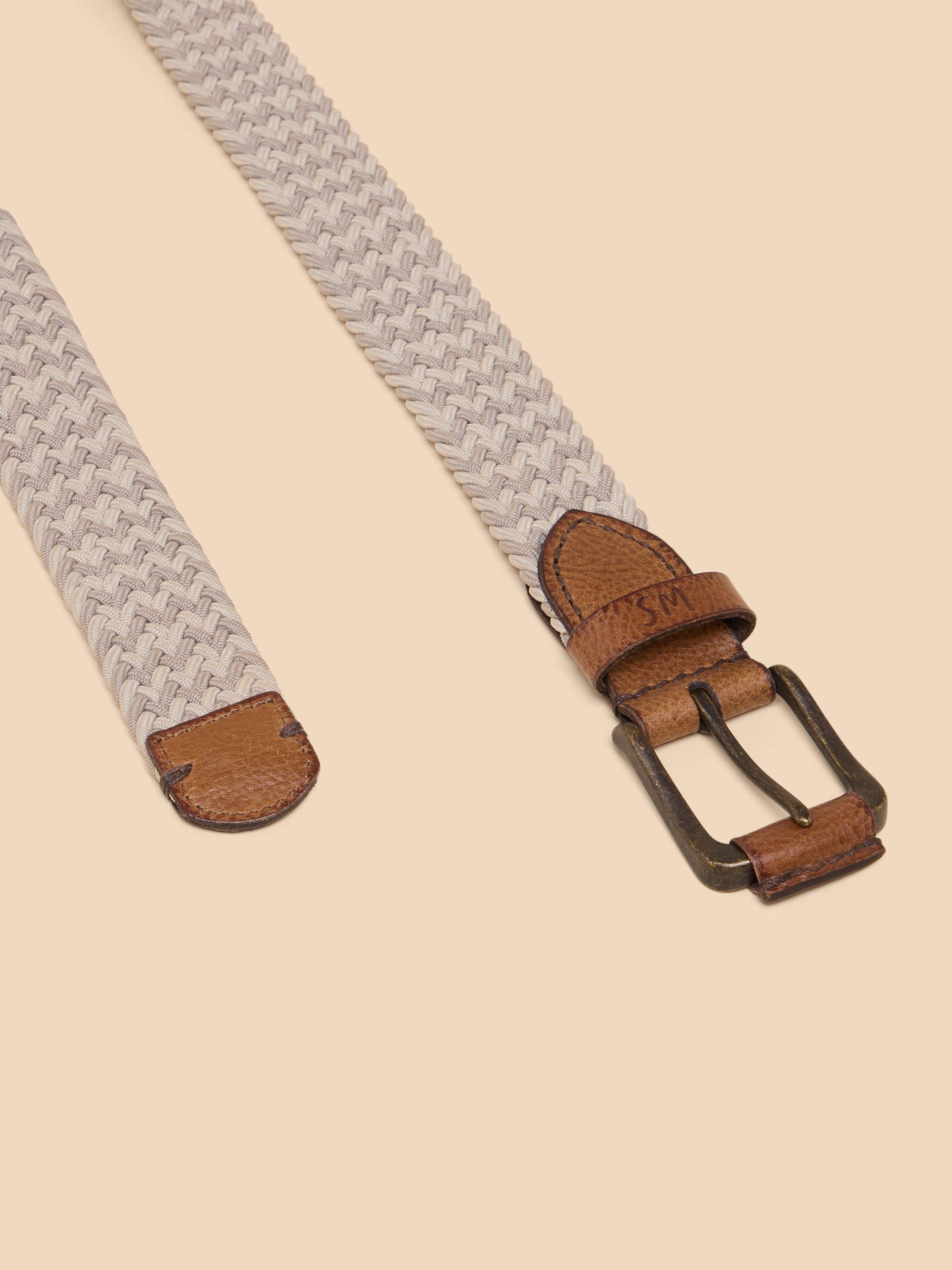 Woven Elasticated Belt in LGT NAT - MODEL DETAIL