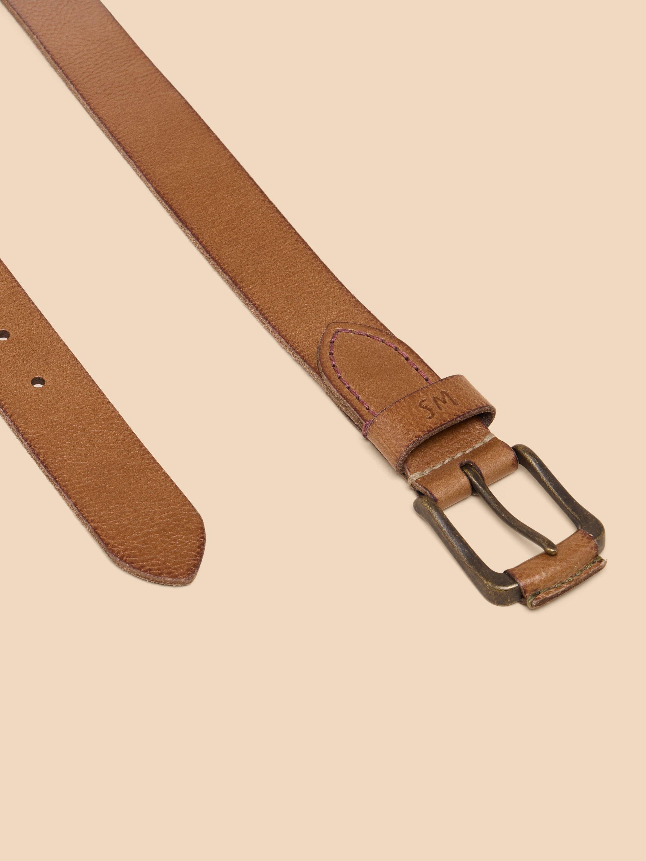 Leather Buckle Belt in MID TAN - MODEL DETAIL