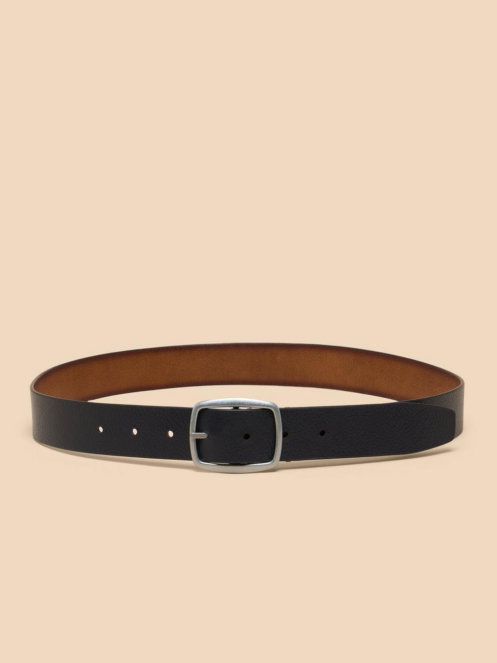 Reversible Leather Buckle Belt in NAVY MULTI - MODEL BACK