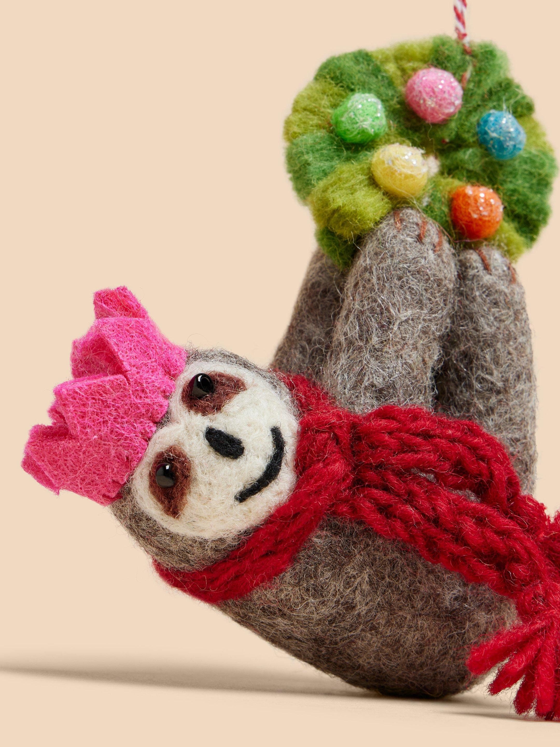 Wreath Sloth Hanging Dec in GREY MLT - FLAT DETAIL