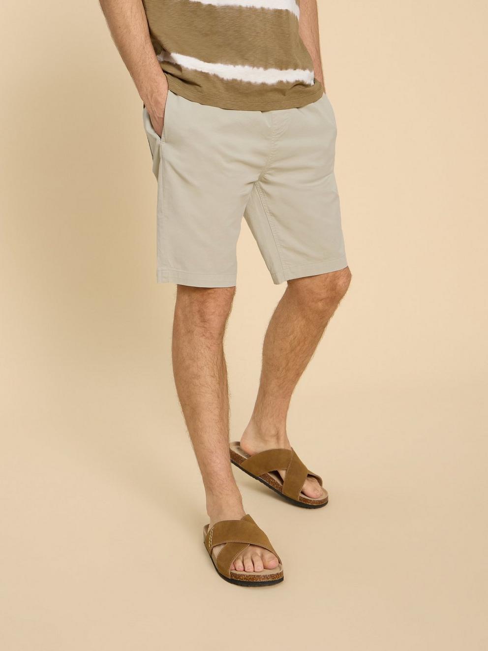 Palmer Drawstring Short in LGT NAT - MODEL DETAIL