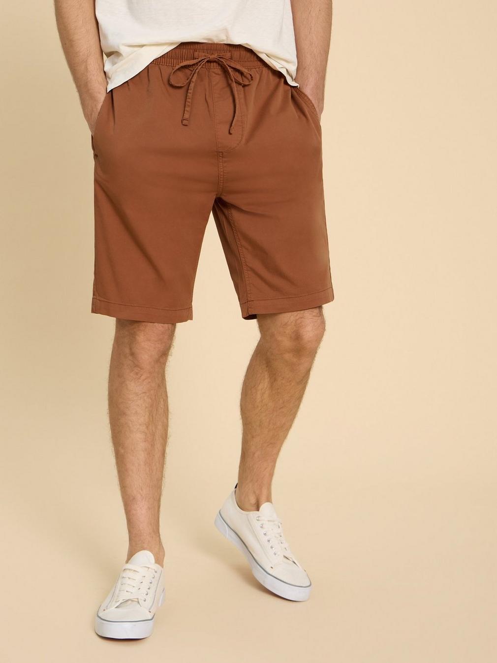 Palmer Drawstring Short in MID BROWN - MODEL DETAIL