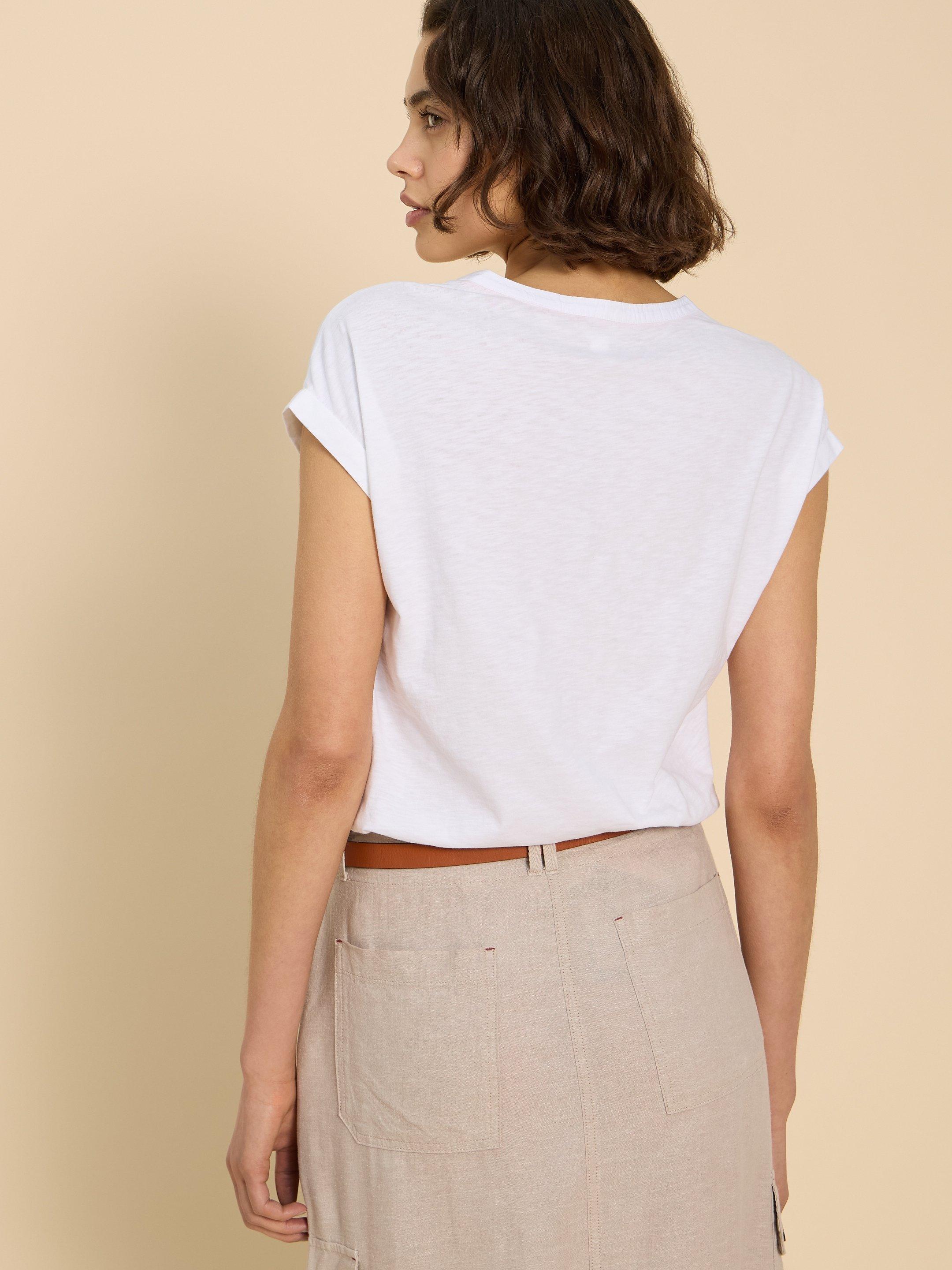 BETH JERSEY SHIRT in BRIL WHITE - MODEL BACK