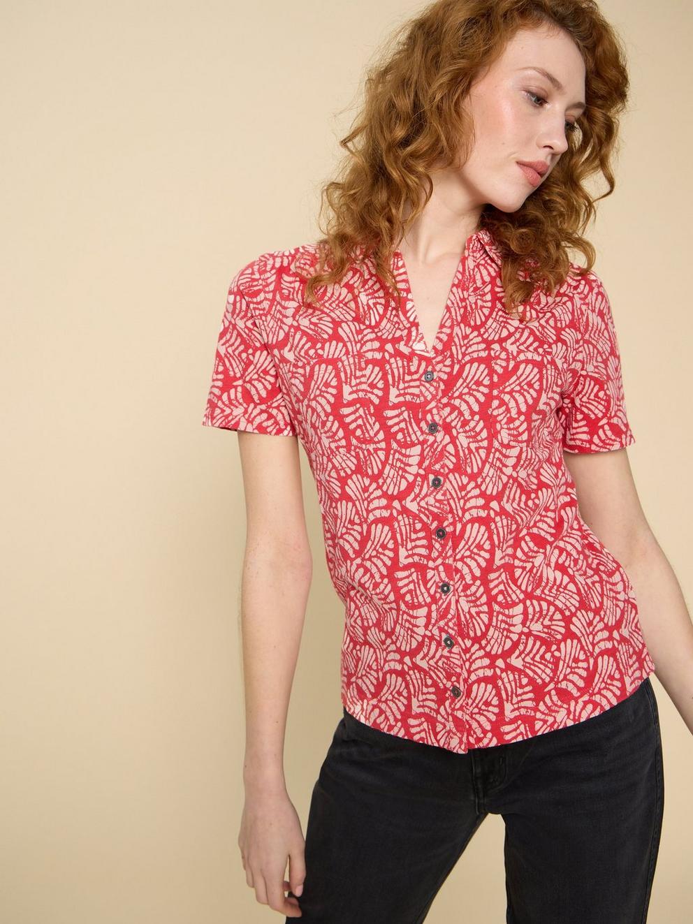 PENNY POCKET SHORT SLEEVE SHIRT in RED PR - MODEL DETAIL