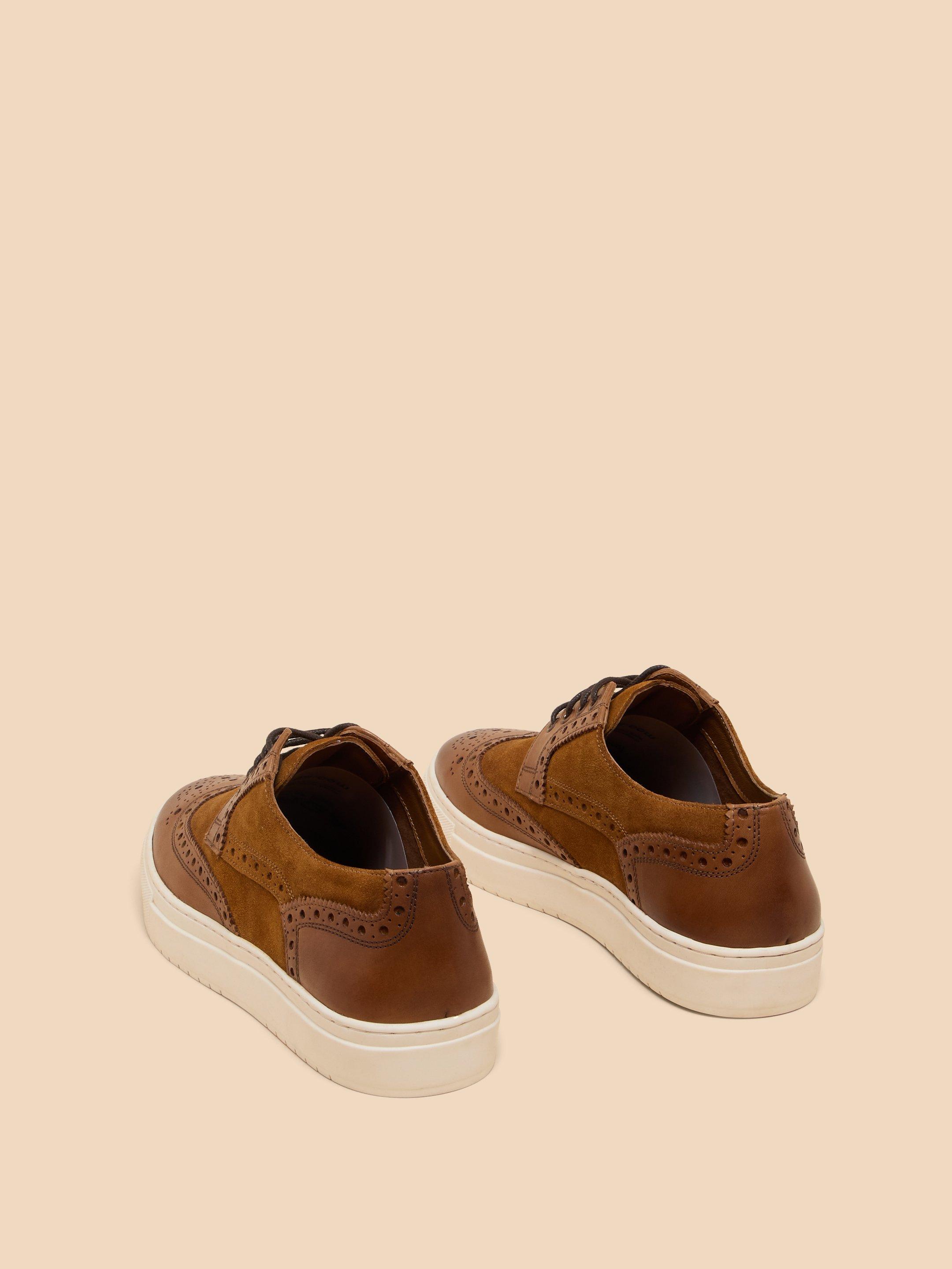 Benny Brogue Leather Trainer in DARK TAN - FLAT DETAIL