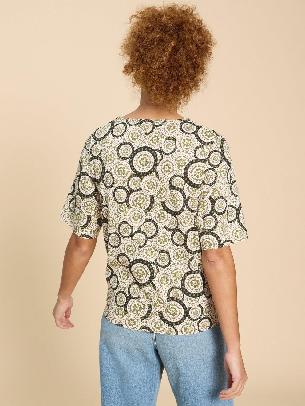 TIE CREW NECK PRINTED HEM TOP in GREEN PR - MODEL BACK