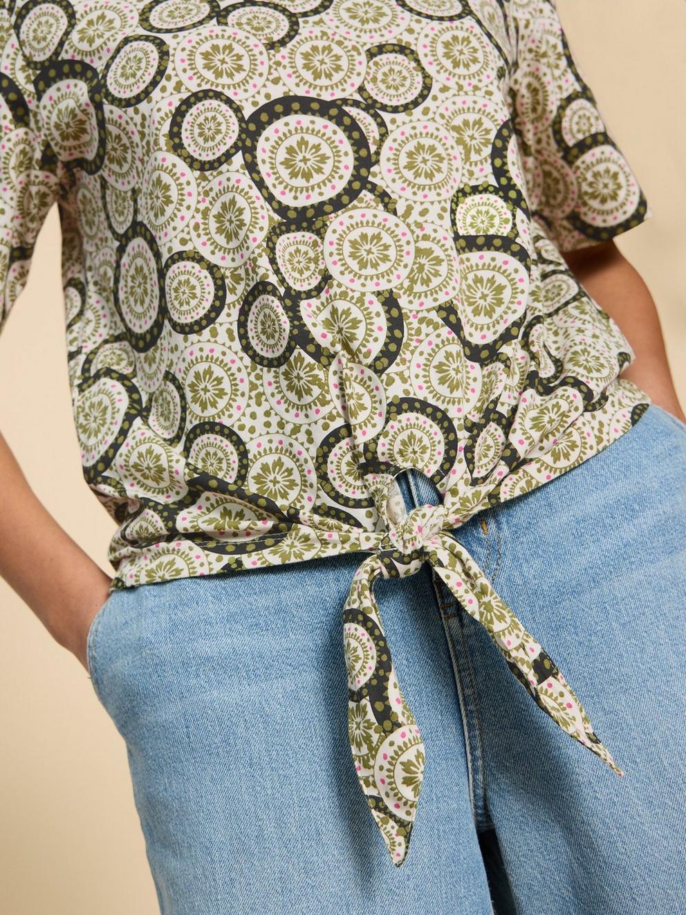 TIE CREW NECK PRINTED HEM TOP in GREEN PR - MODEL DETAIL