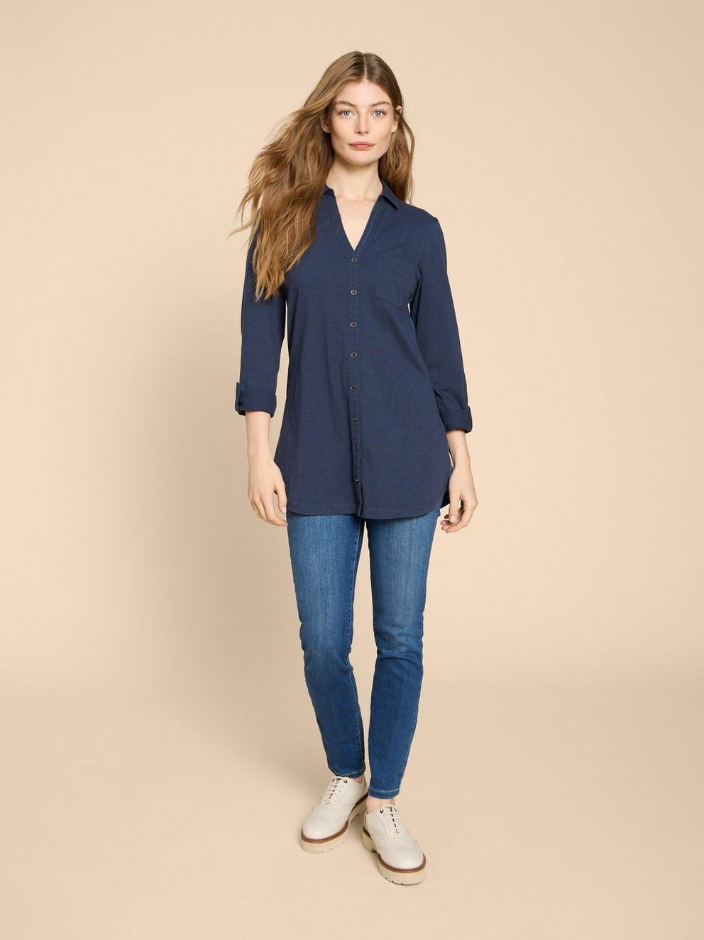 ANNIE LONGLINE LONG SLEEVE SHIRT in FR NAVY - MODEL FRONT