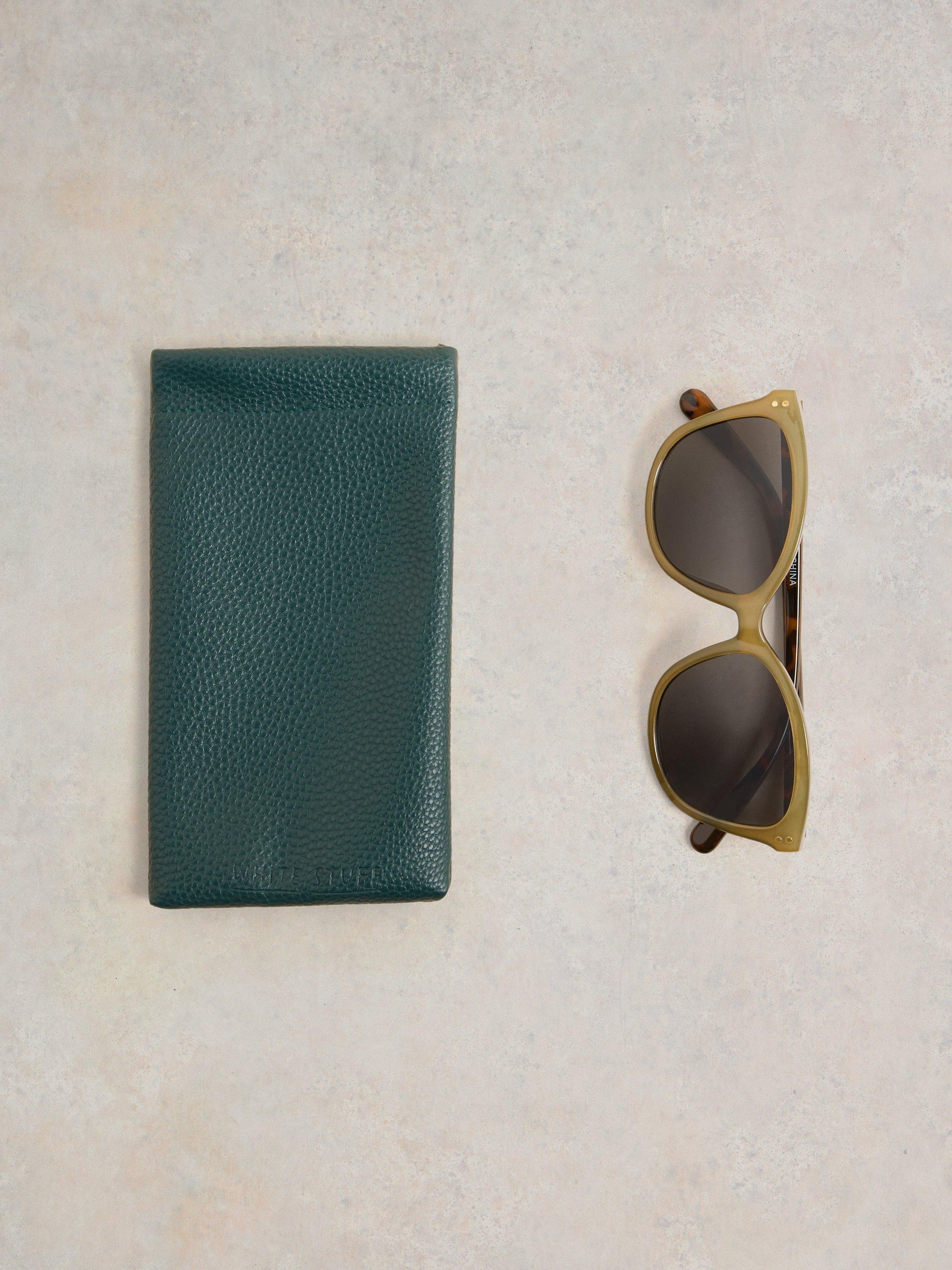 Sia Soft Cateye Sunglasses in DUS GREEN - FLAT FRONT
