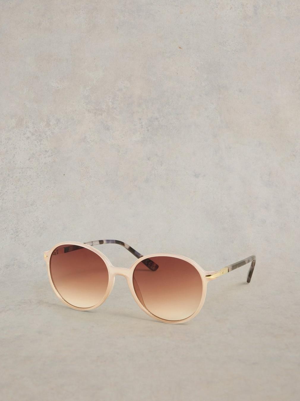 Ali Preppy Round Sunglasses in NAT MLT - LIFESTYLE