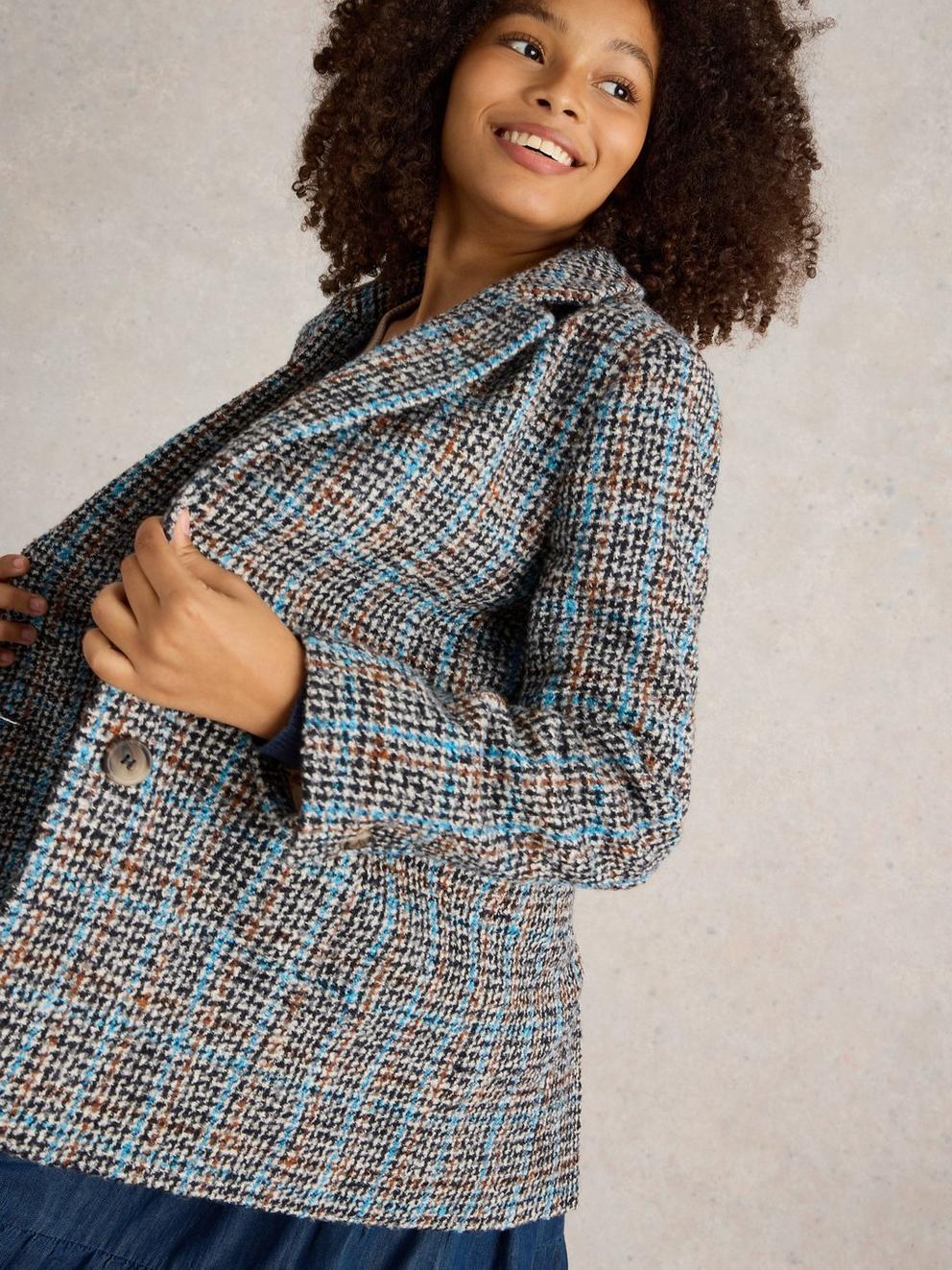 Aspen Check Jacket in GREY MLT - MODEL DETAIL