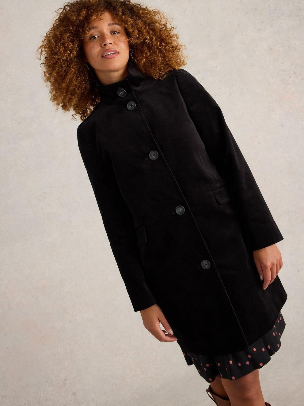 Karla Velvet Coat in PURE BLK - MODEL DETAIL