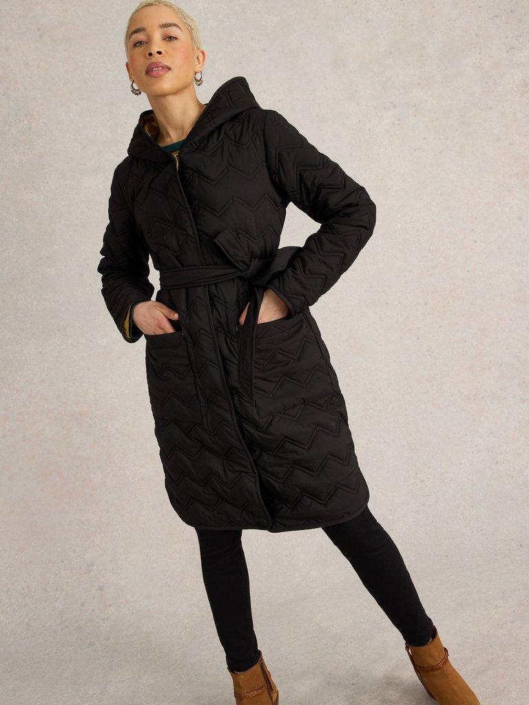 Arlet Quilted Coat in PURE BLK - MODEL DETAIL