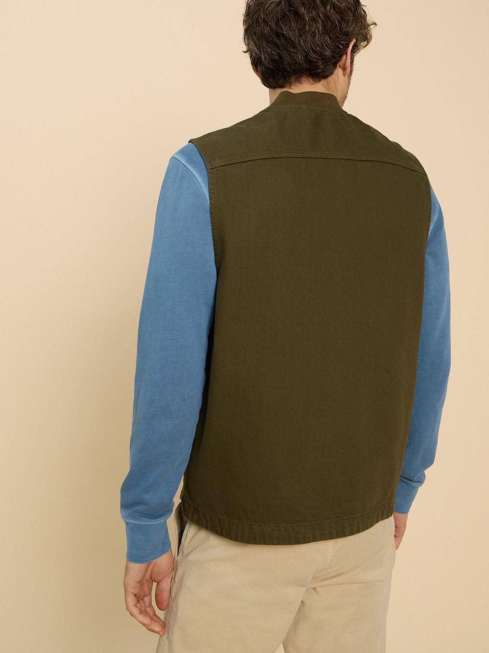 McCarthy Gilet in KHAKI GRN - MODEL BACK