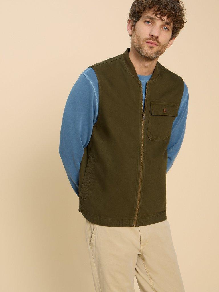 McCarthy Gilet in KHAKI GRN - MODEL FRONT