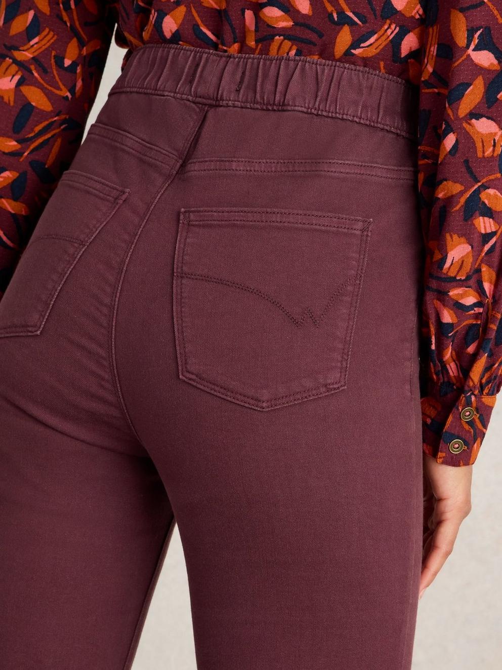 Janey Cotton Mid Rise Jegging in DK PLUM - MODEL DETAIL