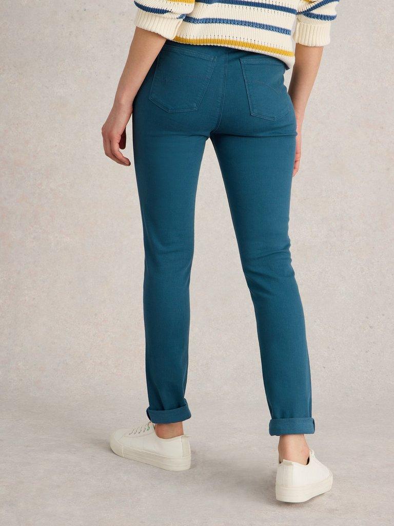 Janey Cotton Mid Rise Jegging in DK TEAL - MODEL BACK