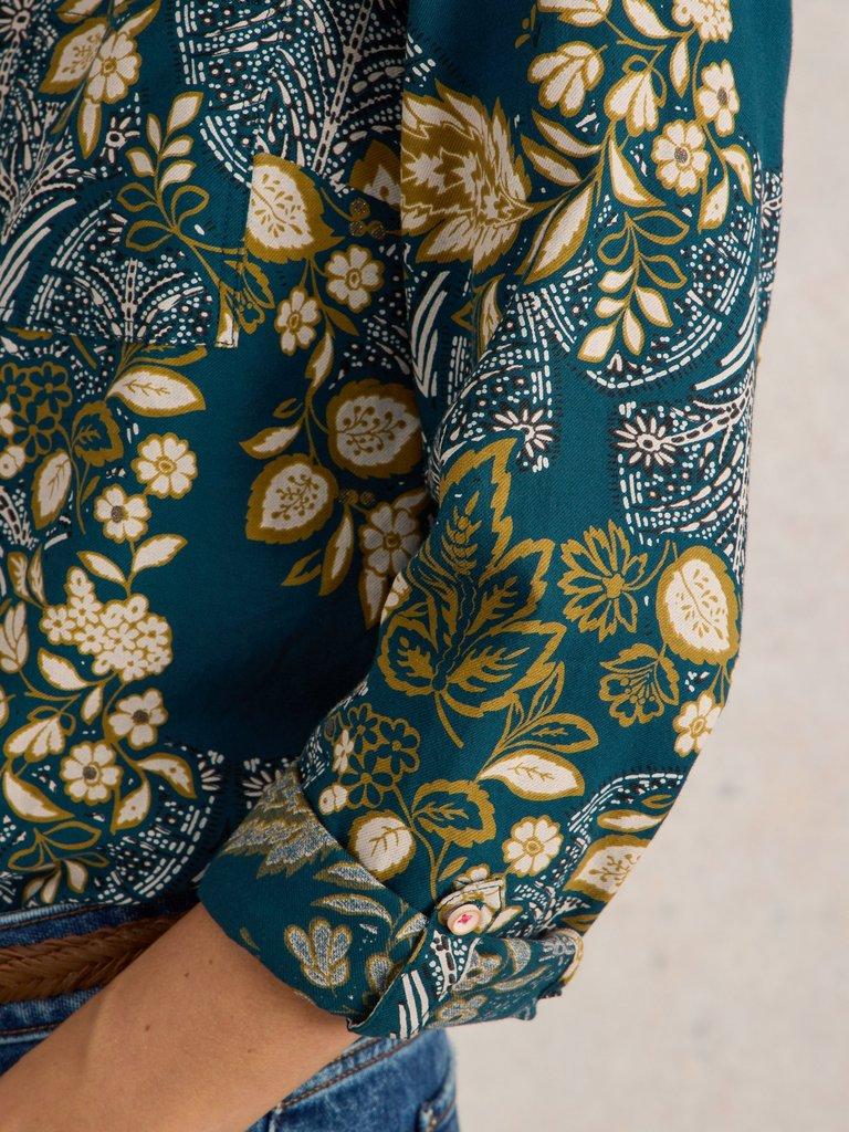 Sophie Organic Shirt in TEAL PR - MODEL DETAIL