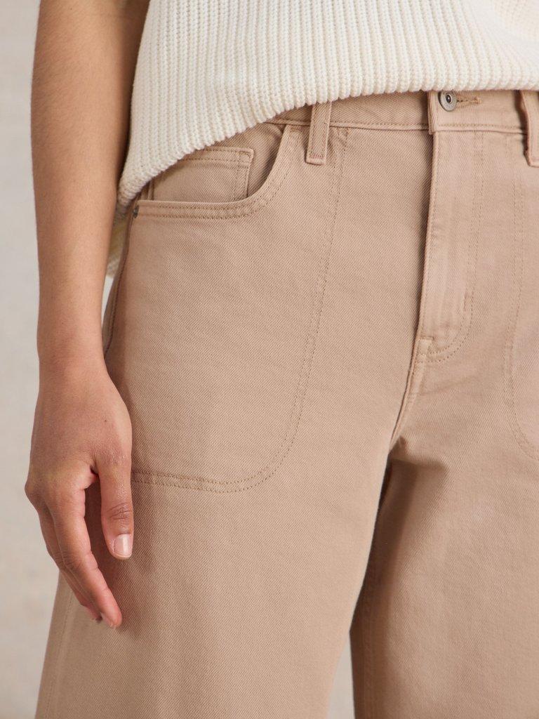 Tia Cropped Wide Leg Jean in DK NAT - MODEL DETAIL