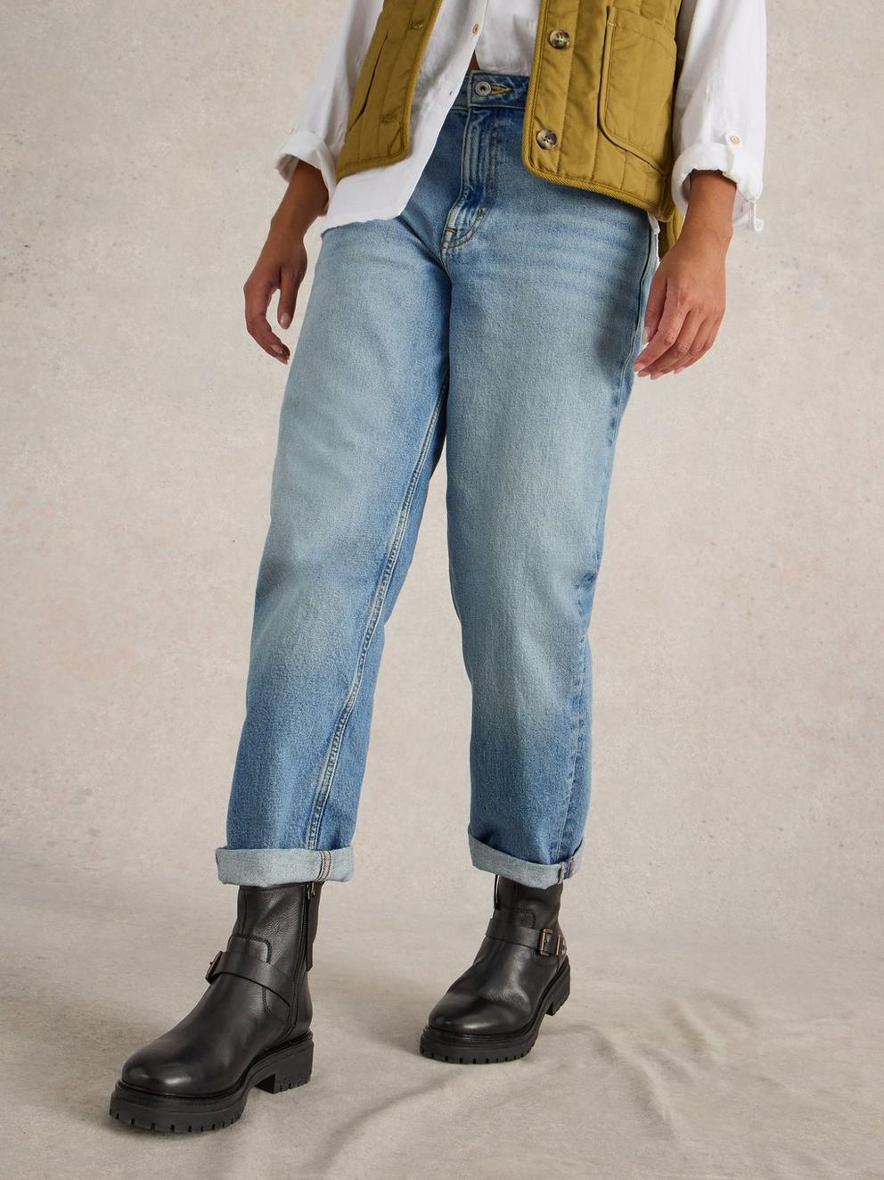 Charlie Straight Jean in MID DENIM - MODEL DETAIL