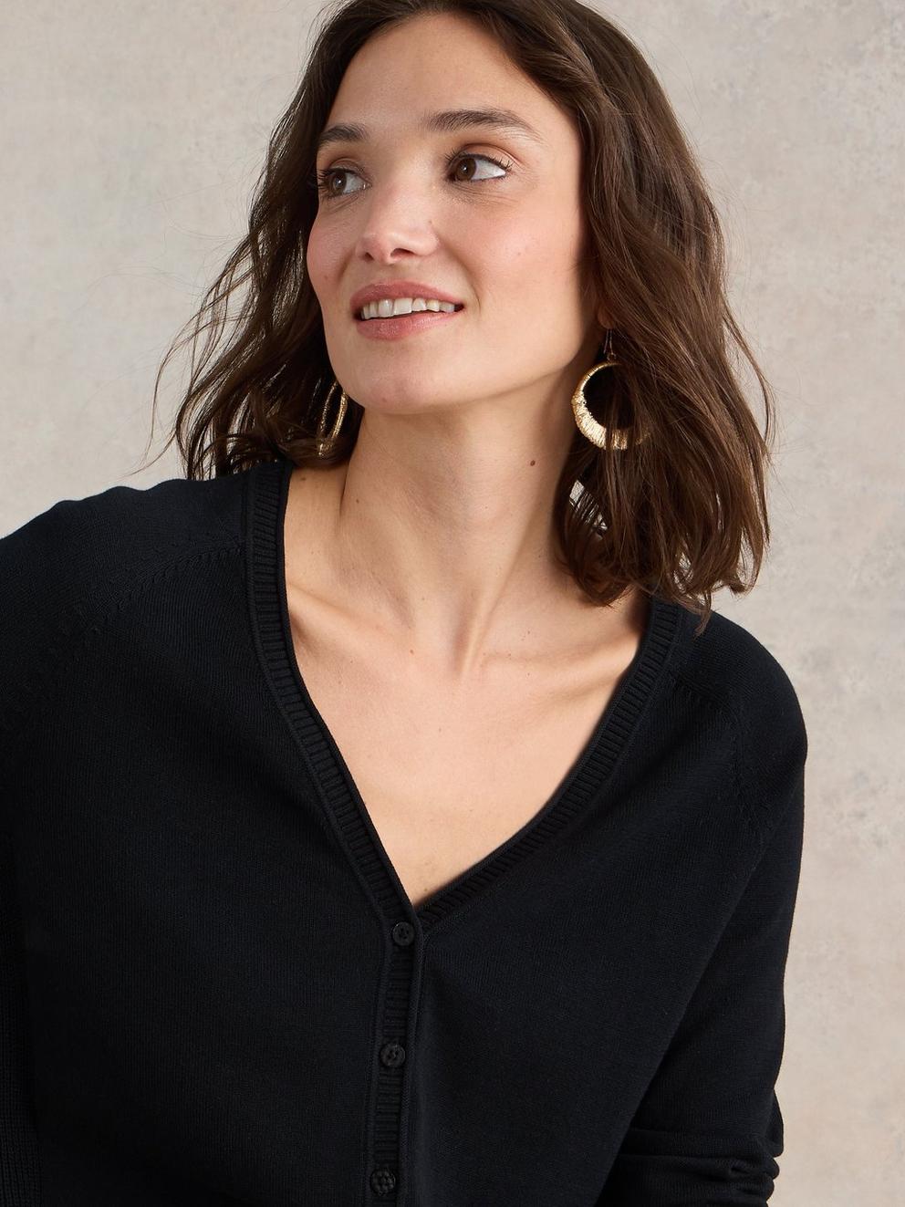 LUNA V NECK CARDI in PURE BLK - MODEL DETAIL