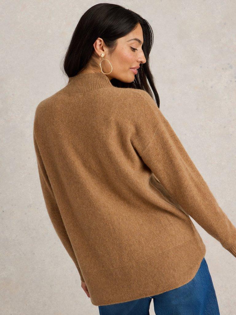 HOLLY CASHMERE JUMPER in MID BROWN - MODEL BACK