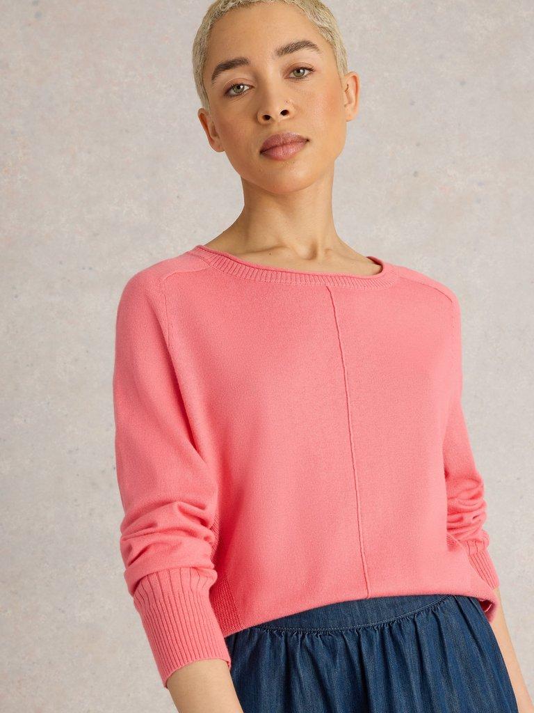 CITY JUMPER in MID CORAL - MODEL DETAIL