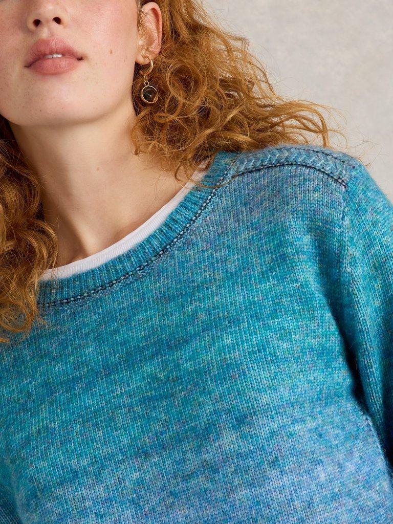 LILBET JUMPER in BLUE MLT - MODEL DETAIL