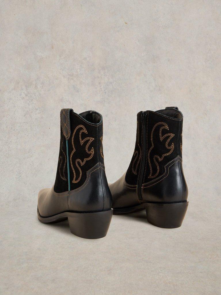 Beau Western Boot in PURE BLK - FLAT BACK