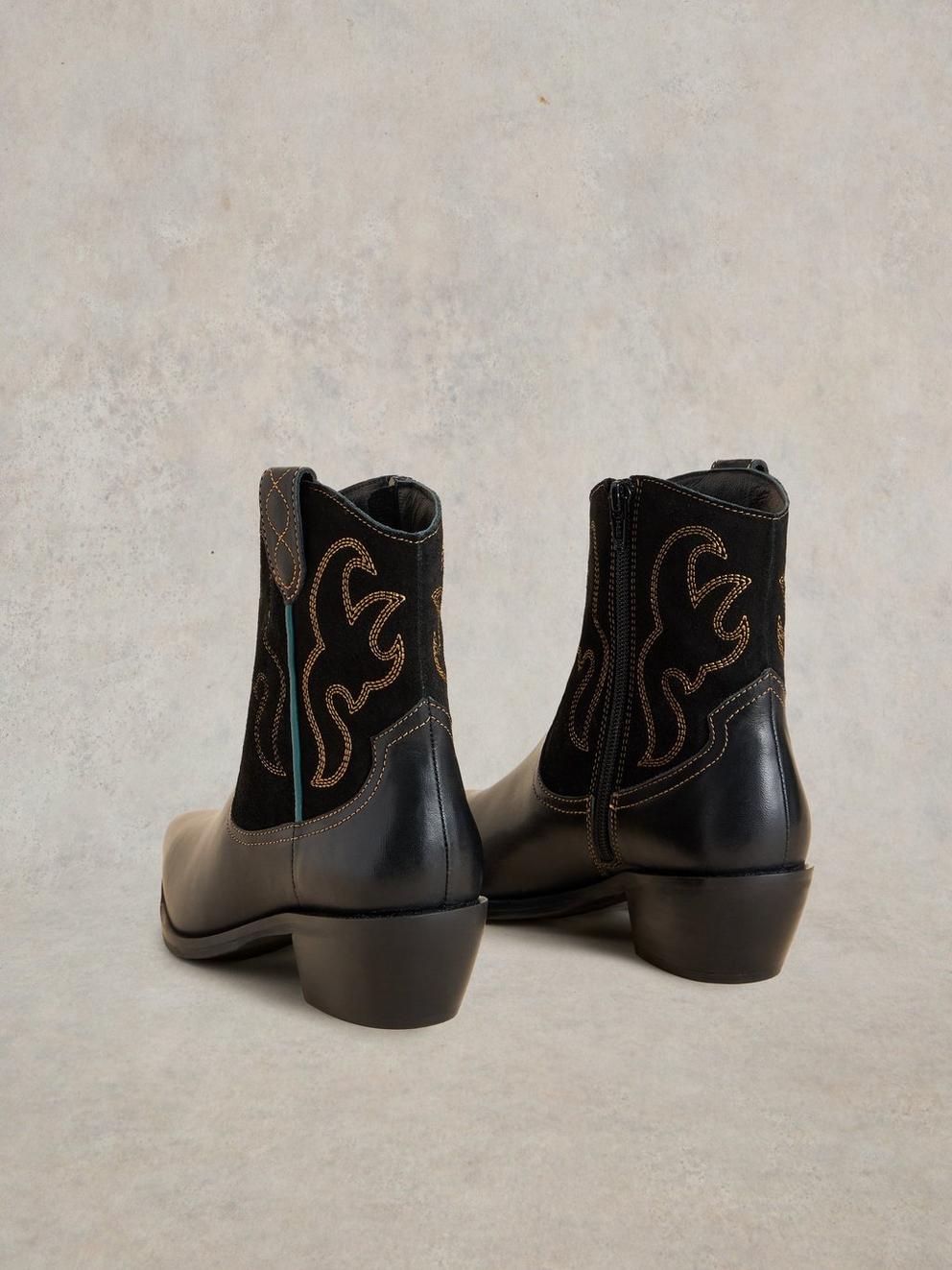Beau Western Boot in PURE BLK - FLAT BACK